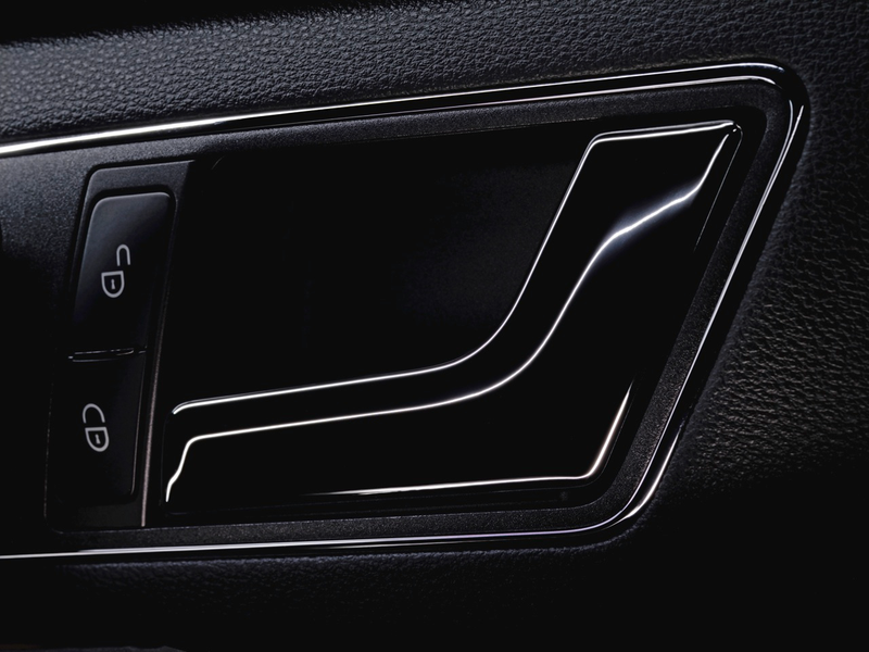 Illustration for article titled 2010 Mercedes E-Class: Mega Gallery
